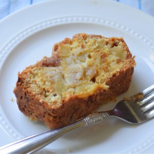 Read more about the article Old Fashioned Apple Bread