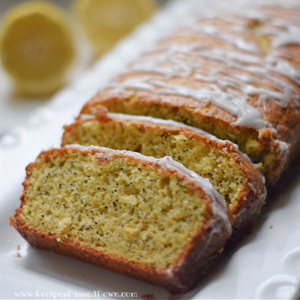 You are currently viewing Lemon Poppy Seed Bread Recipe