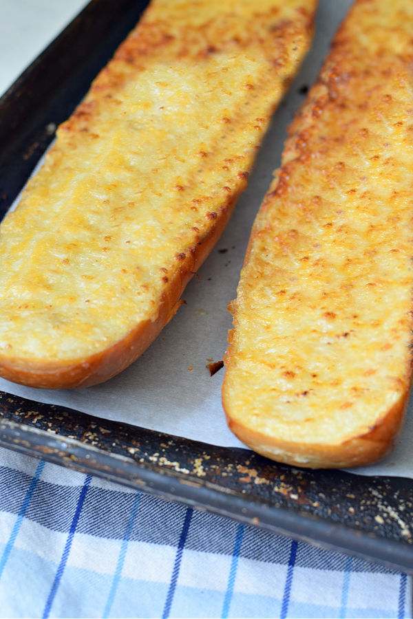 cheesy garlic bread 