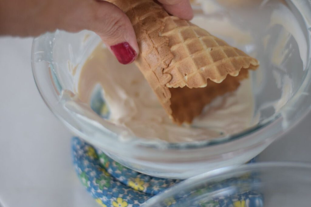 rolling waffle cone in chocoalte 