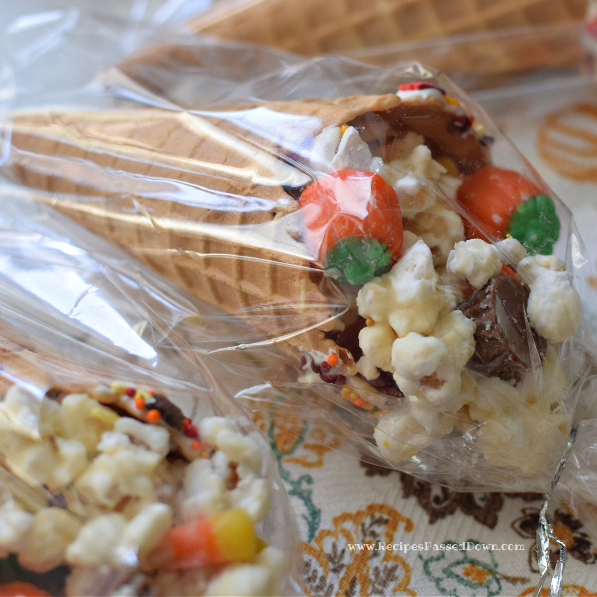 Read more about the article Thanksgiving Popcorn Munch in a Waffle Cone