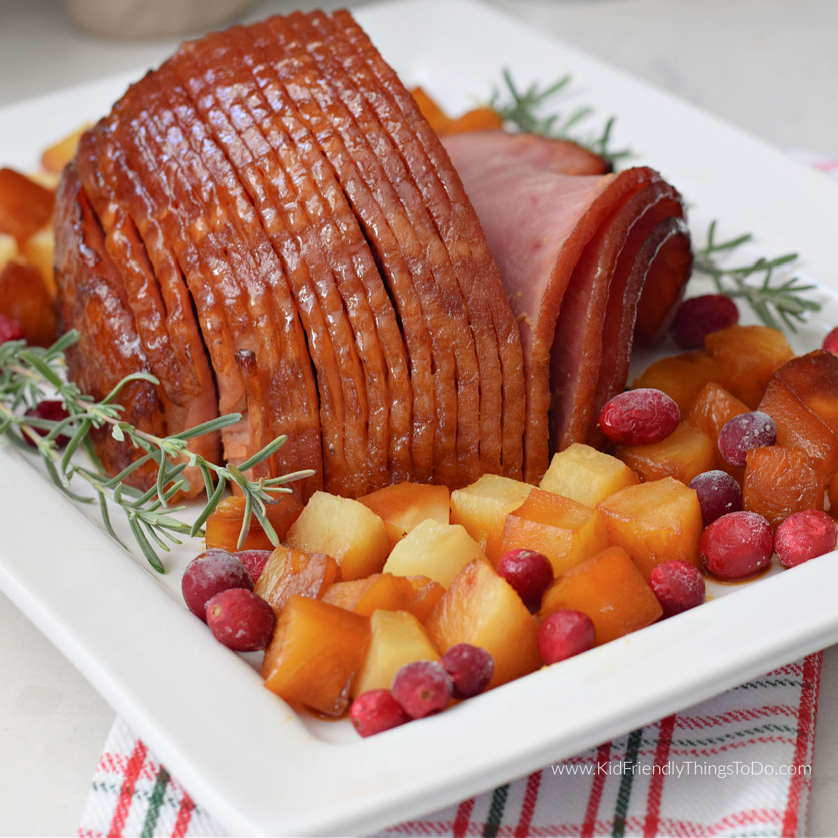 Read more about the article Honey Glazed Ham with Pineapple